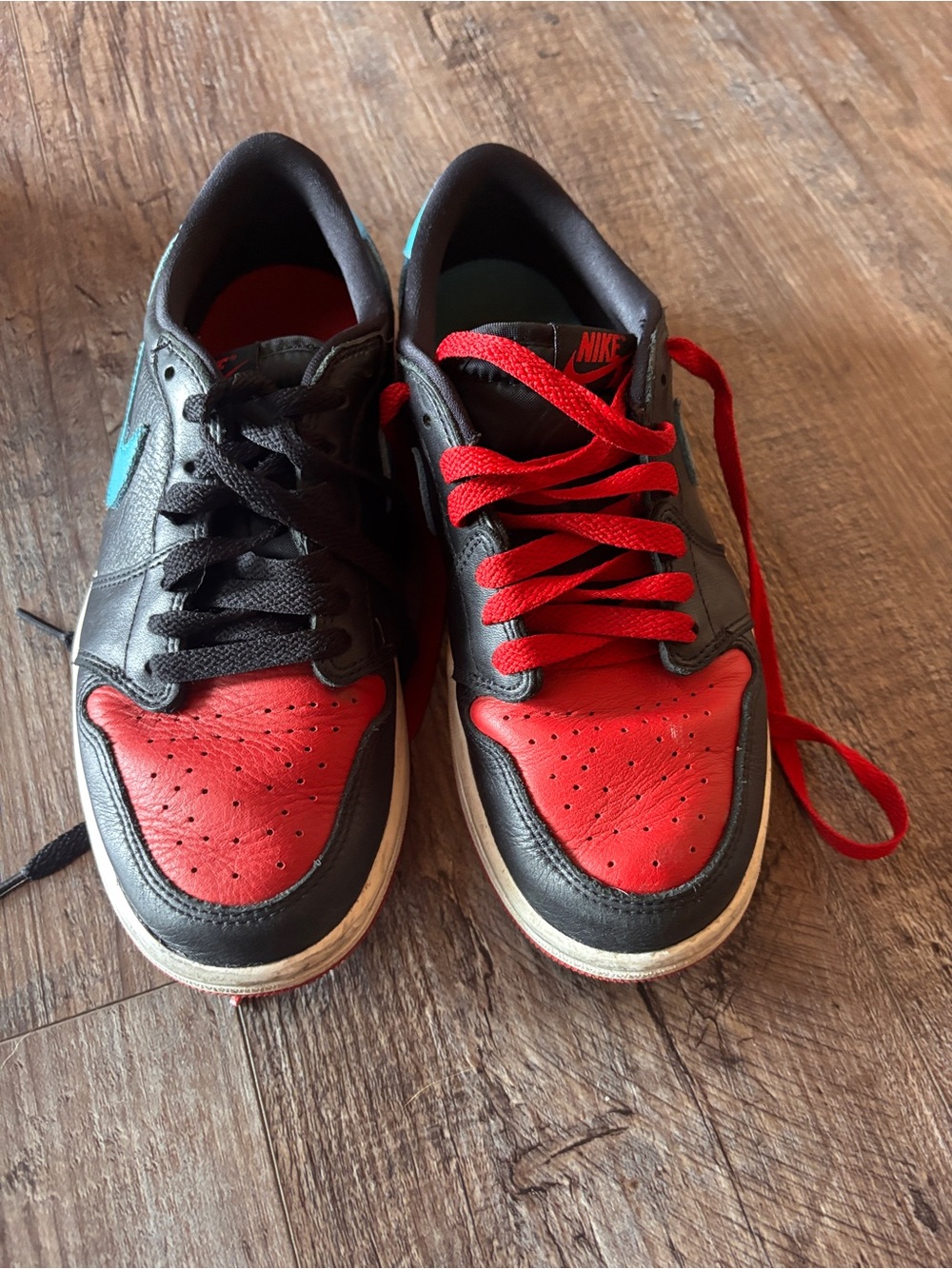 Nike Kids Low-Top Sneakers in Black and Red with Teal Accent
